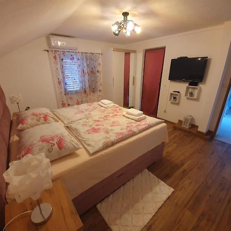 Apartment Magdalena Книн Екстер'єр фото